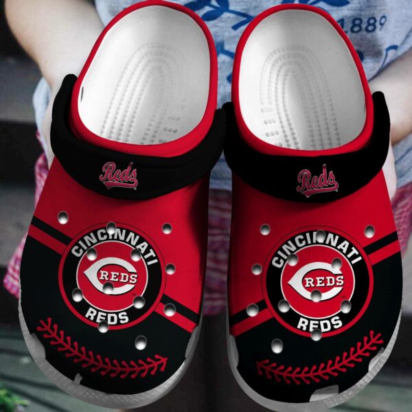 Cincinnati Reds Crocs Slippers 1.jpg