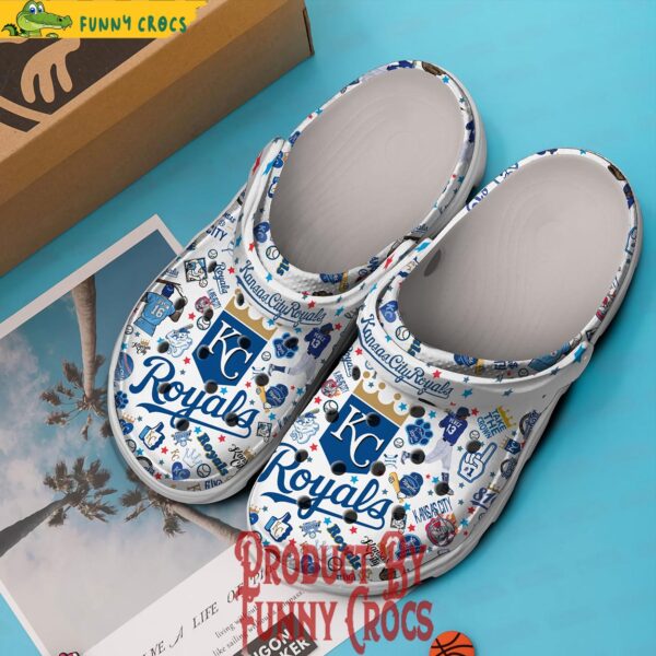 Kansas City Royals Crocs 3.jpg