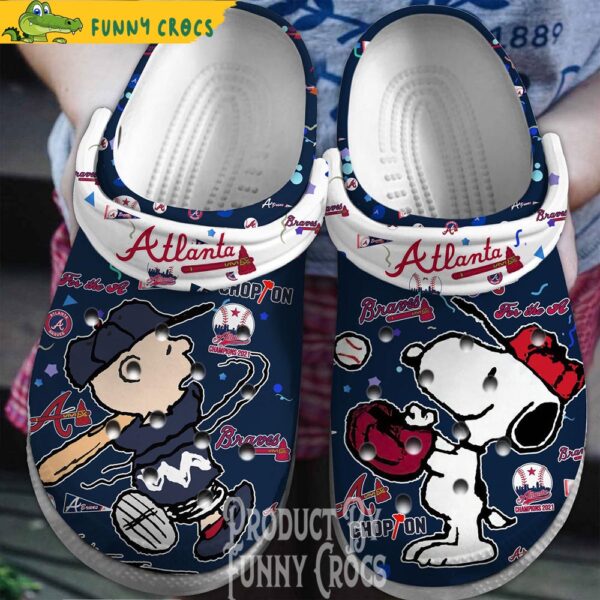 Peanuts And Snoopy Atlanta Braves Crocs 1.jpg